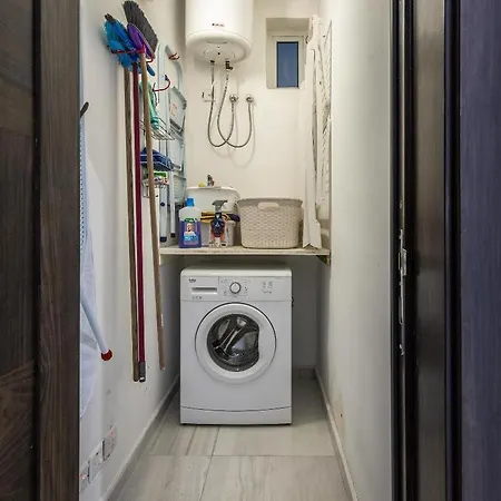 Large & Modern 3br Seafront With Large Balcony - Close To Saint Julian's, Sliema, & Manoel Island Apartment