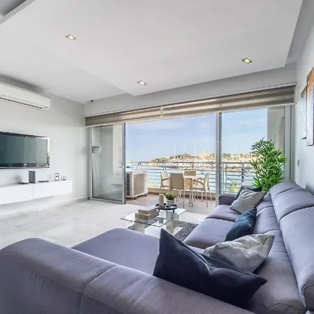Large & Modern 3br Seafront With Large Balcony - Close To Saint Julian's, Sliema, & Manoel Island Apartament *