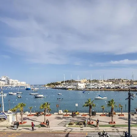 Large & Modern 3br Seafront With Large Balcony - Close To Saint Julian's, Sliema, & Manoel Island Apartment Gzira