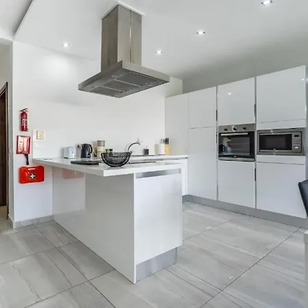 Large & Modern 3br Seafront With Large Balcony - Close To Saint Julian's, Sliema, & Manoel Island Gzira