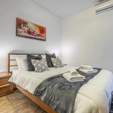 Large & Modern 3br Seafront With Large Balcony - Close To Saint Julian's, Sliema, & Manoel Island *