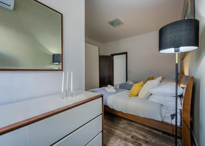 Large & Modern 3br Seafront With Large Balcony - Close To Saint Julian's, Sliema, & Manoel Island Appartamento Gzira