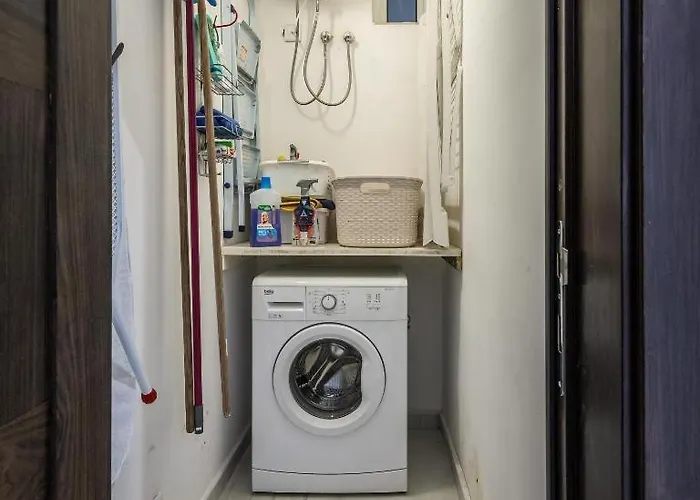 Large & Modern 3br Seafront With Large Balcony - Close To Saint Julian's, Sliema, & Manoel Island Daire