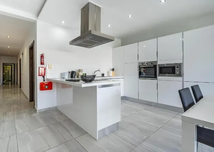 Large & Modern 3br Seafront With Large Balcony - Close To Saint Julian's, Sliema, & Manoel Island Gzira