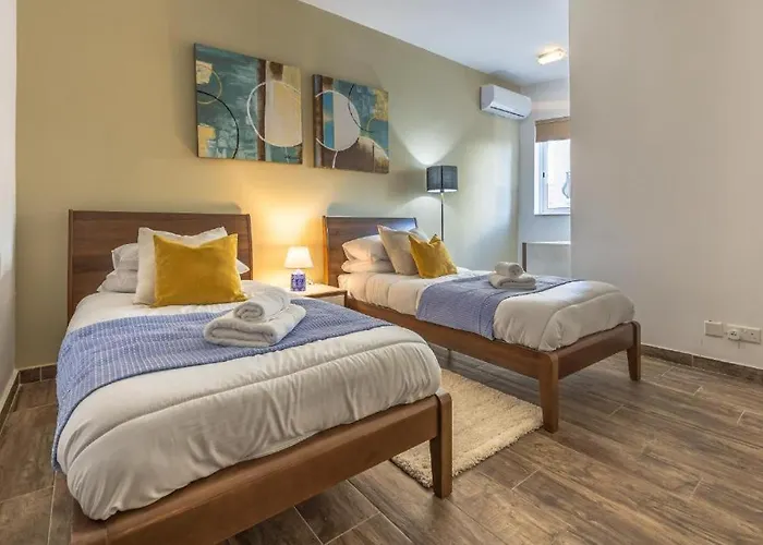 Large & Modern 3br Seafront With Large Balcony - Close To Saint Julian's, Sliema, & Manoel Island * Gzira