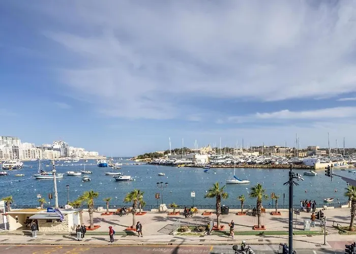 Large & Modern 3br Seafront With Large Balcony - Close To Saint Julian's, Sliema, & Manoel Island Appartamento Gzira
